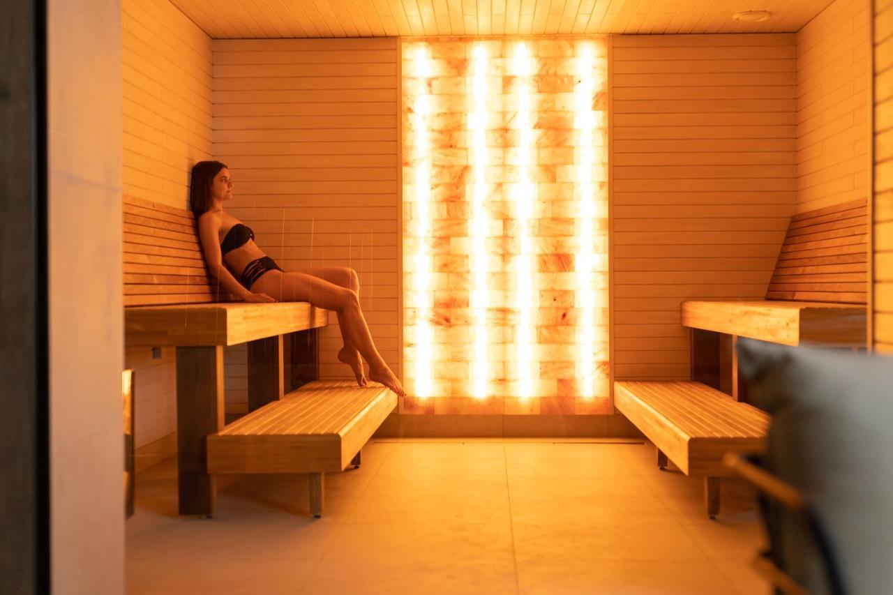 Meri Seaside Hotel & Spa 쿠레사아레 외부 사진