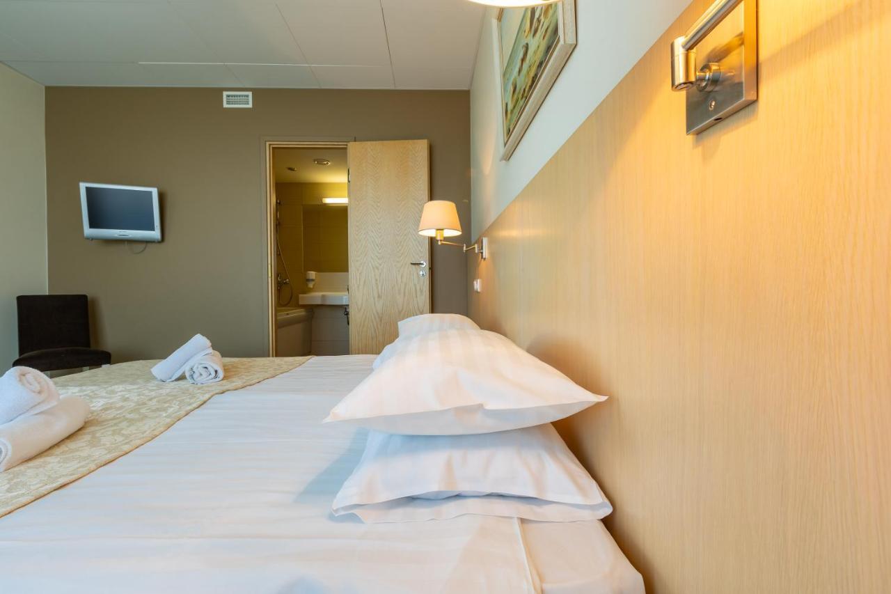 Meri Seaside Hotel & Spa 쿠레사아레 외부 사진