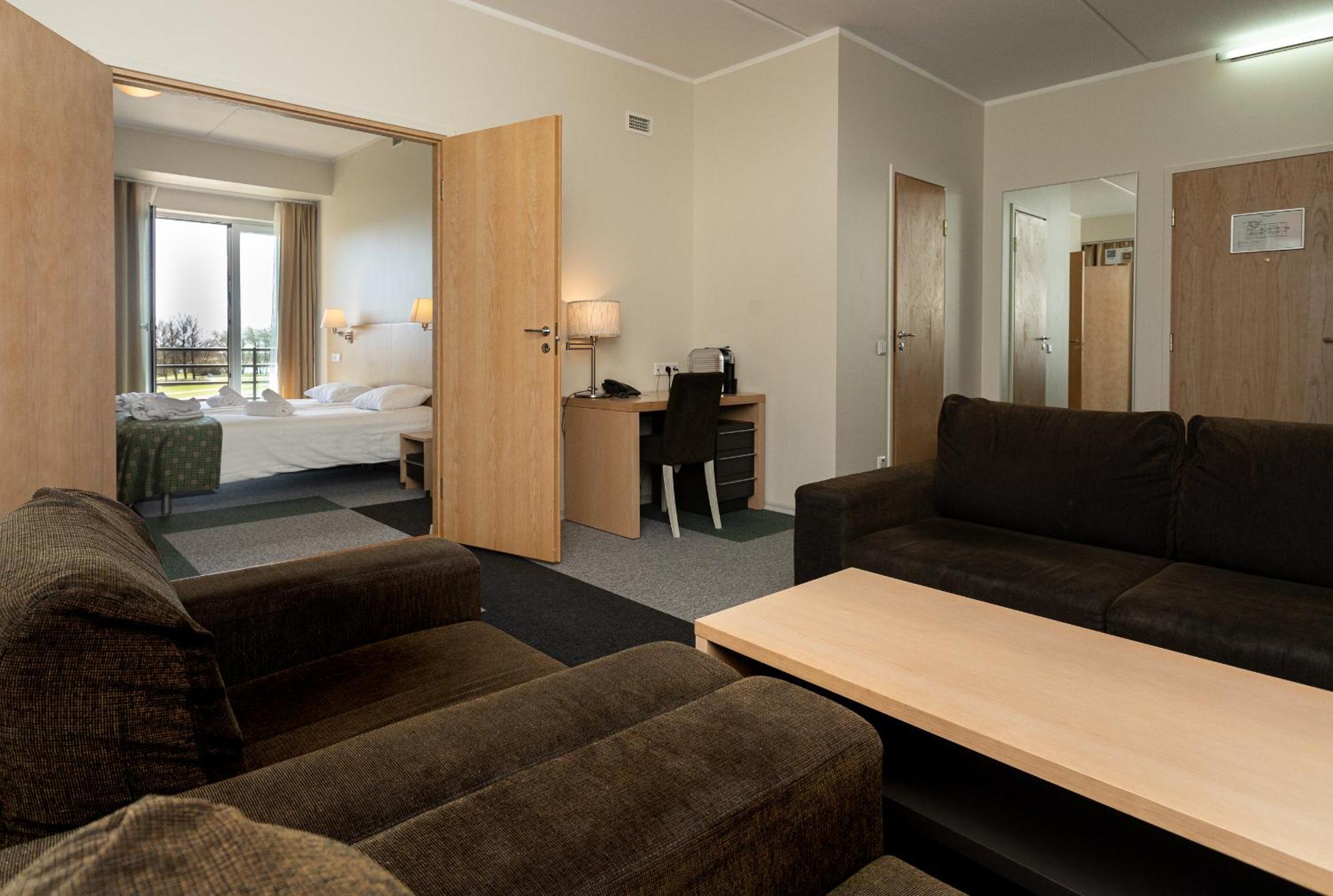 Meri Seaside Hotel & Spa 쿠레사아레 외부 사진